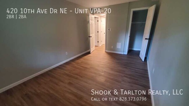 Building Photo - 420 10th Ave Dr NE