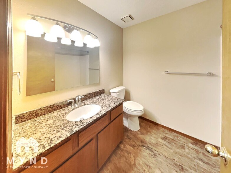 Building Photo - 2527 W Buena Vista St