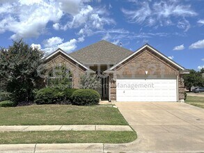 Building Photo - Inviting 3/2/2 on Corner Lot in Fort Worth...