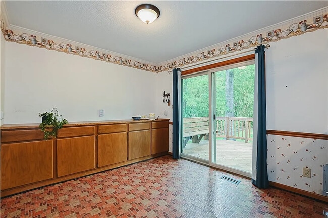 Building Photo - Room in House on Sanderson Dr
