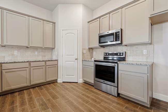 Building Photo - 13810 Avenue W