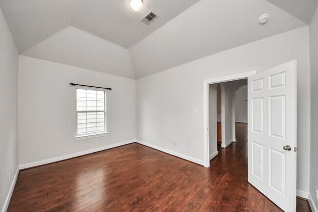 Building Photo - 2941 Clinton Dr