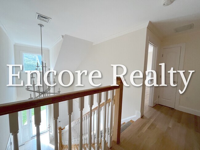 Building Photo - 906 W Roxbury Pky