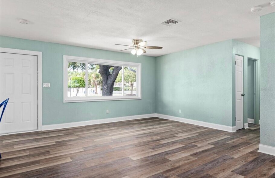 Building Photo - 11615 Park Blvd