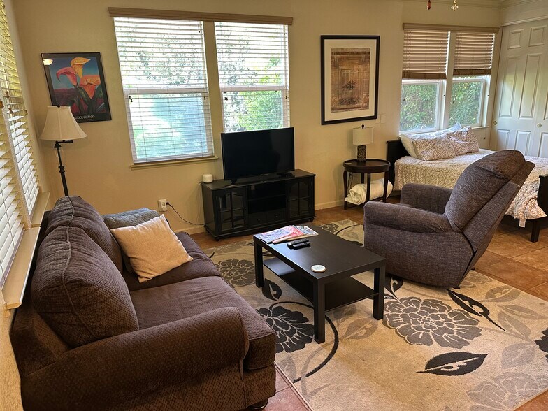 Building Photo - 1919 4th St