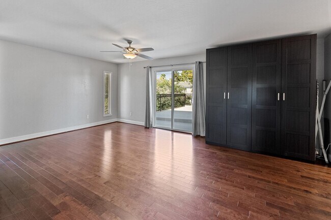 Building Photo - 8464 N 7th Ave