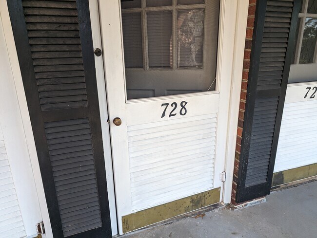 Building Photo - 728 Woodrow St
