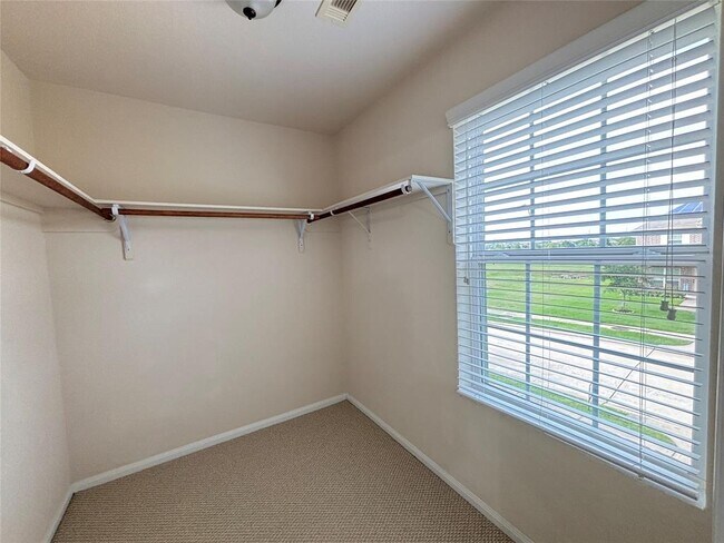 Building Photo - 14851 Fir Knoll Way