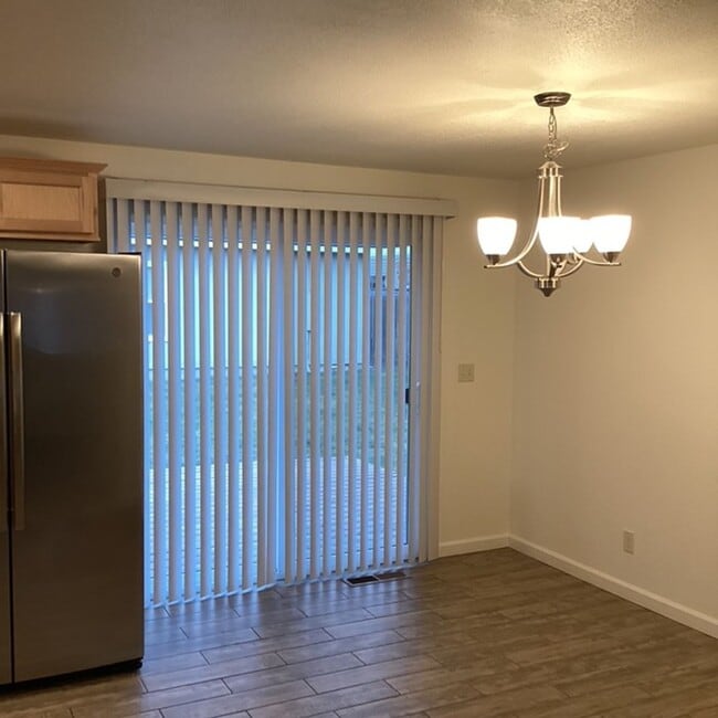 Building Photo - 1444 NW Canyon Dr