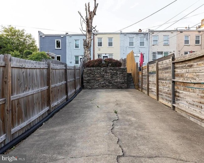 Building Photo - 1819 L St NE