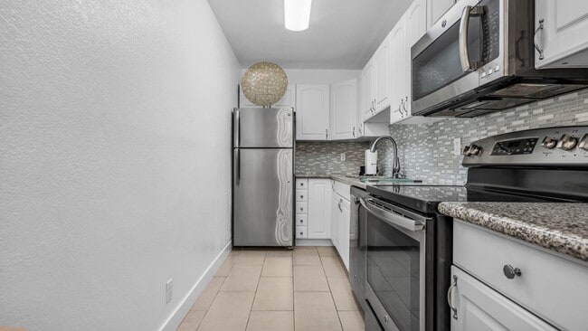 Building Photo - 2809 Los Felices Cir E