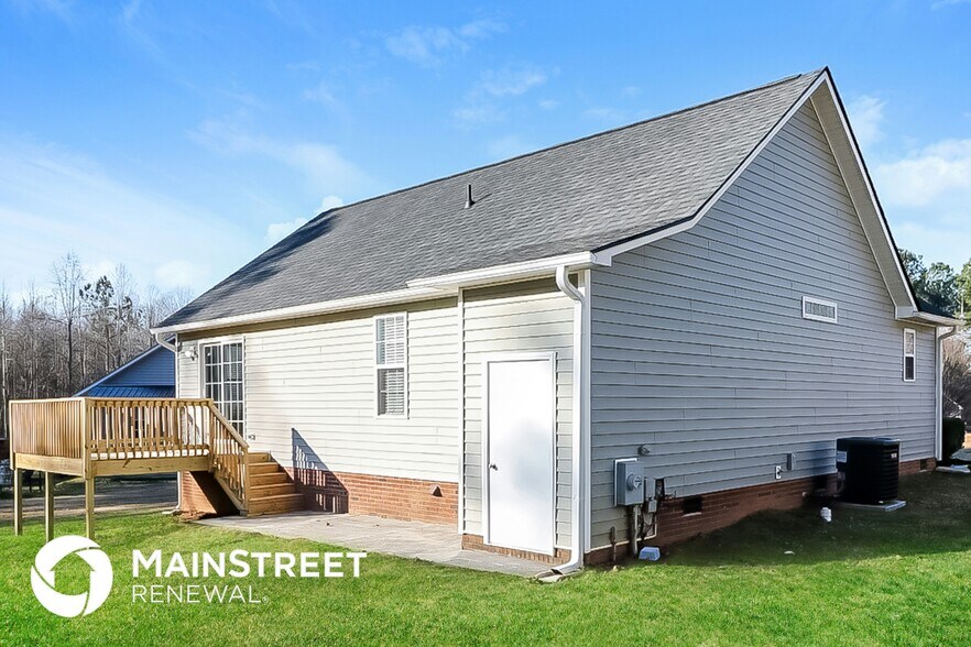 Building Photo - 195 Percheron Dr