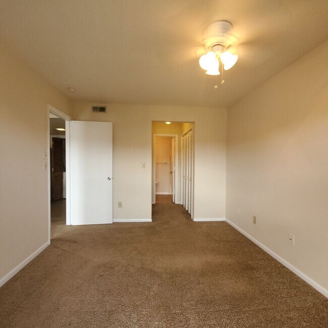 Building Photo - 2 Bedroom, 2 Bath Condo in Virginia Beach