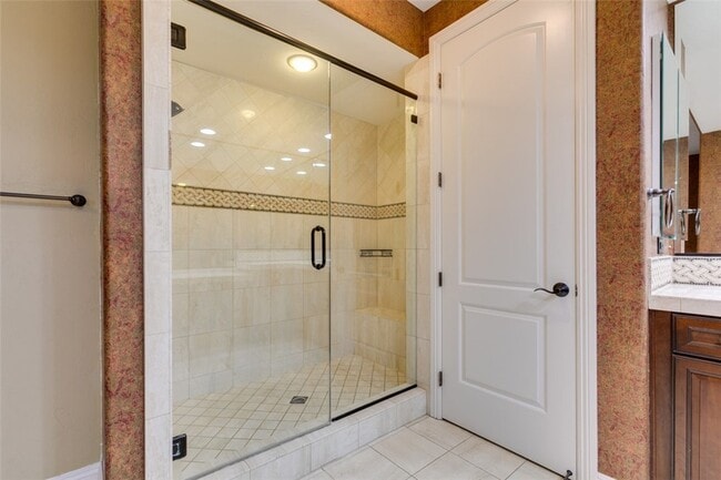 Building Photo - 2713 Cyrano St