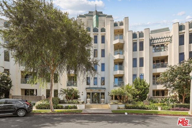 Building Photo - 5625 Crescent Park W