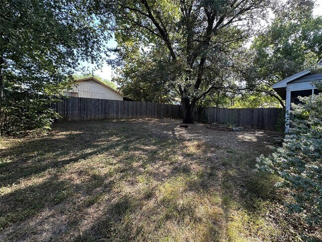 Building Photo - 1010 Bodgers Dr
