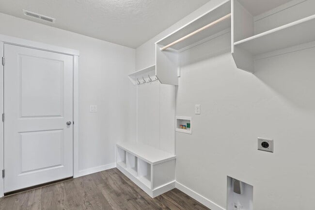 Building Photo - 10419 Rockaway Ridge St