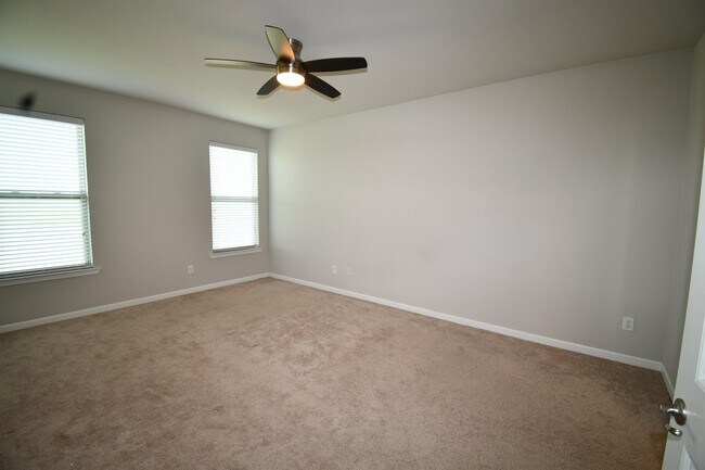 Building Photo - 3147 Baywood Ave