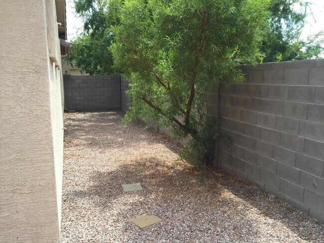 Building Photo - 9021 E Glade Ave