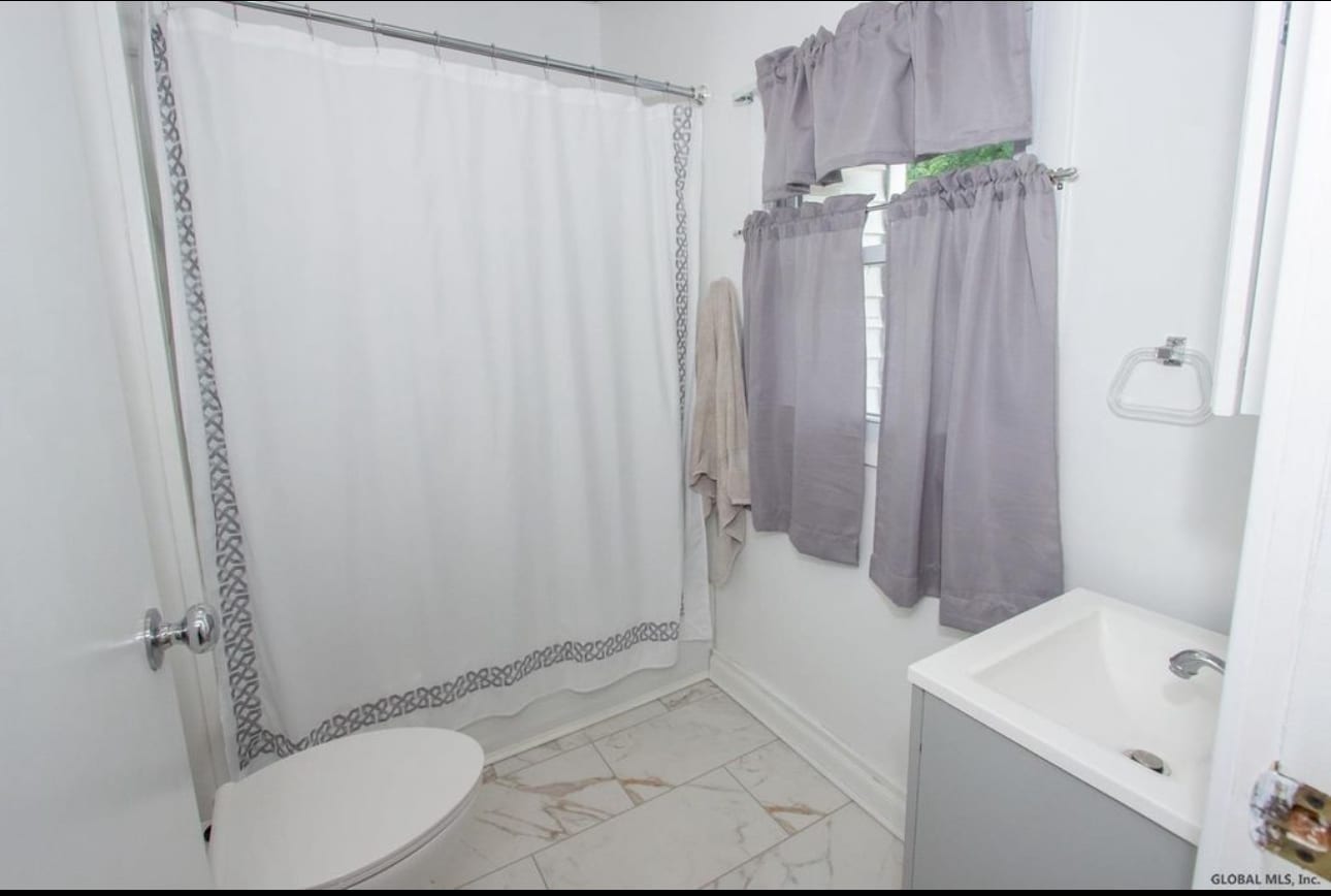 Building Photo - 116 9th St