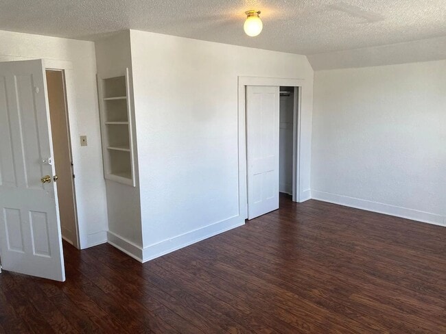 Building Photo - 404 S Marion St