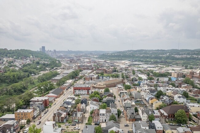 Building Photo - 346 39th St