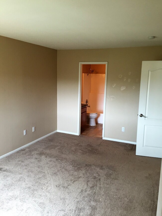 Building Photo - 7120 Shoreline Dr