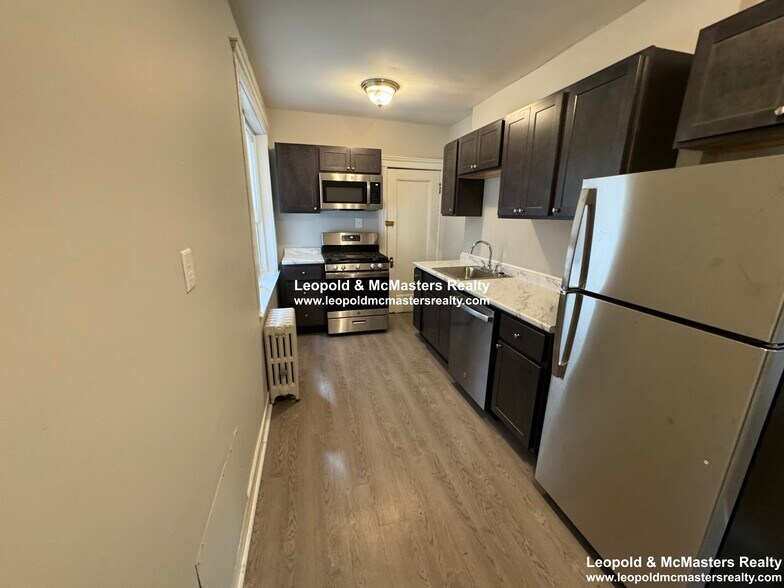 Building Photo - 45 Ashford St