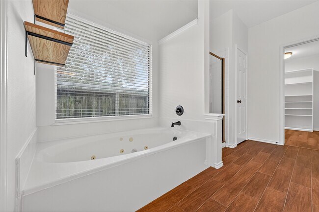 Building Photo - 4902 Lake Catherine Ct