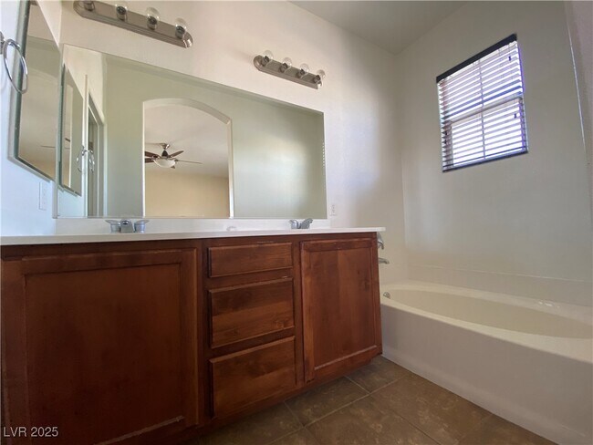 Building Photo - 11294 Star Lily St
