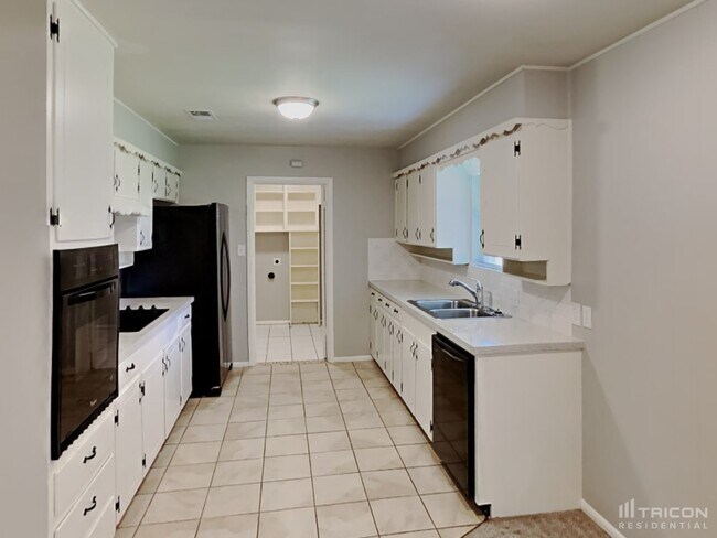Building Photo - 220 Revere Dr