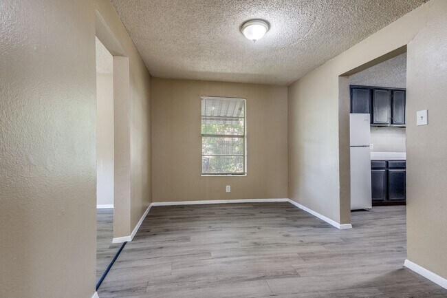 Building Photo - 8100 Doreen Ave