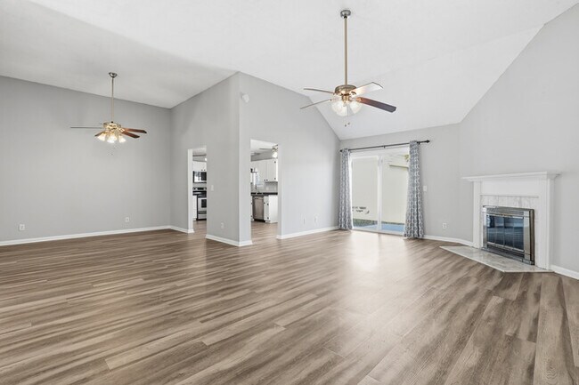 Building Photo - 10 Chamois Ct