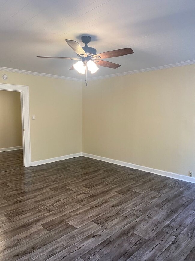Building Photo - 7600 Pond Dr