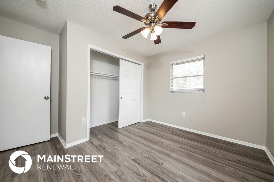 Building Photo - 744 Pineland Ave