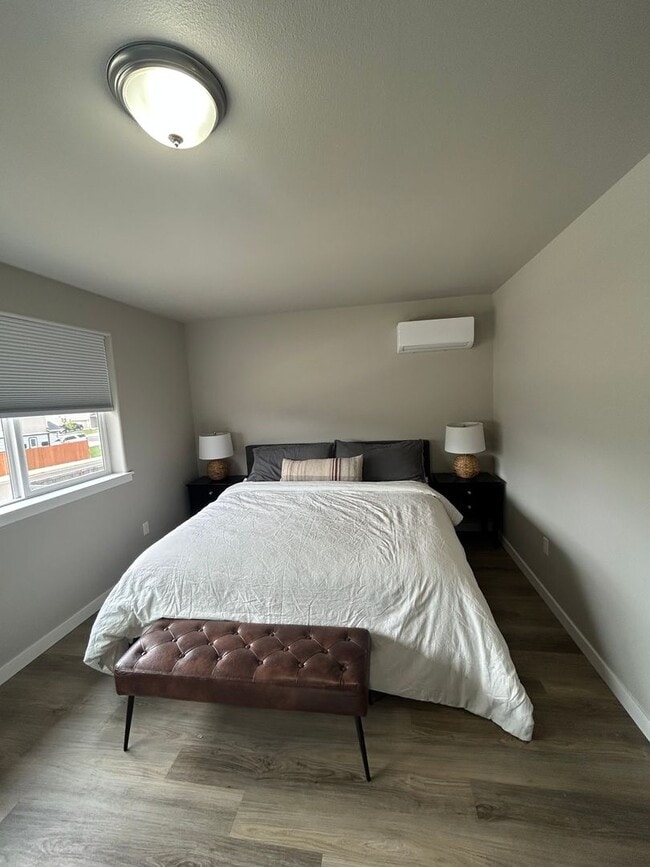 Building Photo - Beautifully Furnished Brand New 5 Bedroom ...