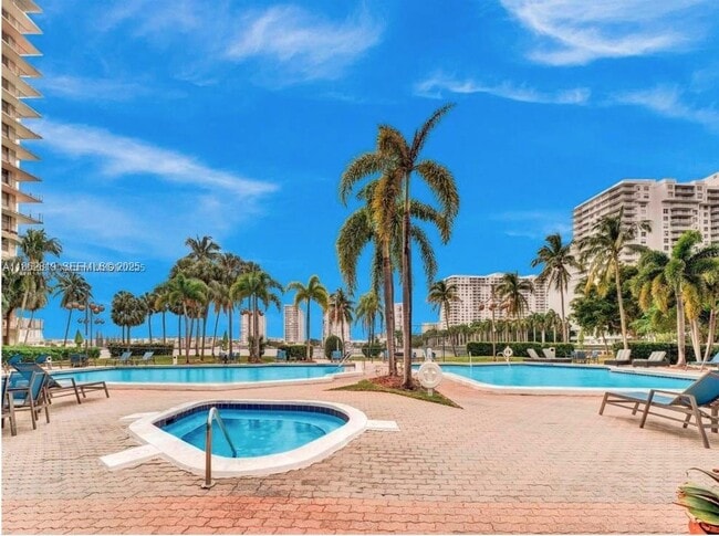 Building Photo - 18181 NE 31st Ct