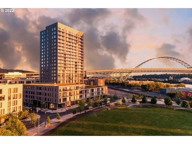 Building Photo - Stunning East facing Pearl District condo ...
