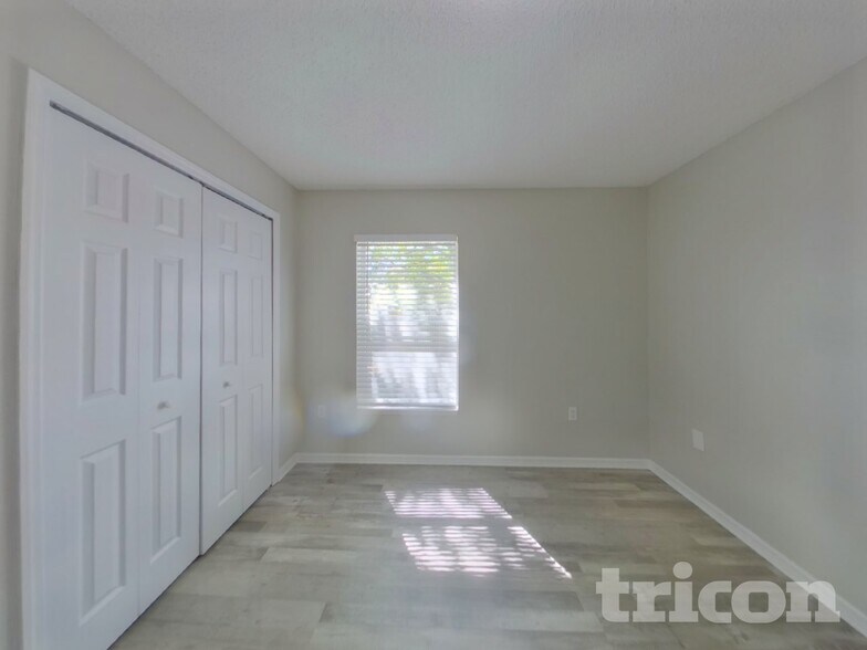 Building Photo - 981 Yellowbird Ave
