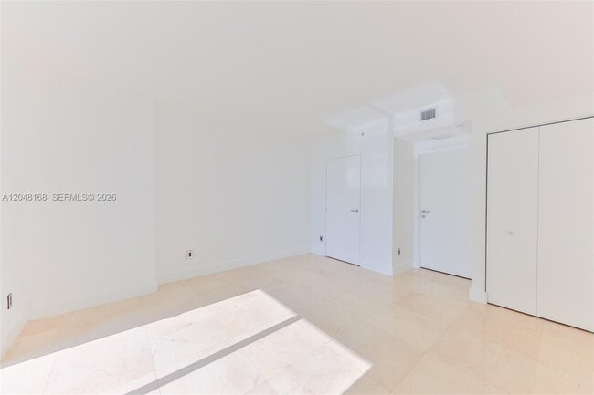 Building Photo - 1300 Brickell Bay Dr