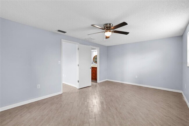 Building Photo - 4612 8th St Ct E
