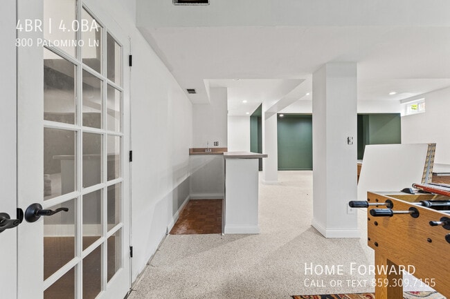 Building Photo - 800 Palomino Ln