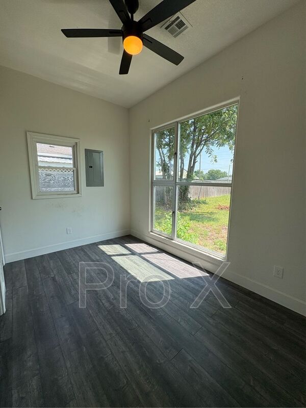 Building Photo - 2409 S Willard Ave