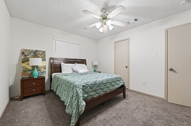 Building Photo - 10726 Village Trail Dr