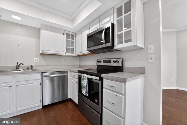 Building Photo - 708 Suffield Dr
