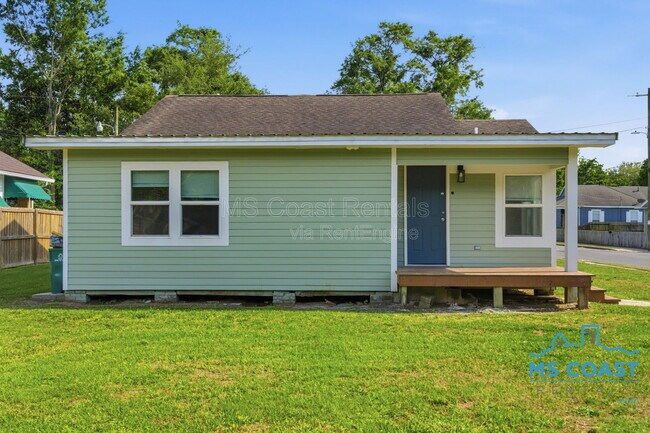 Building Photo - 962 Thelma St