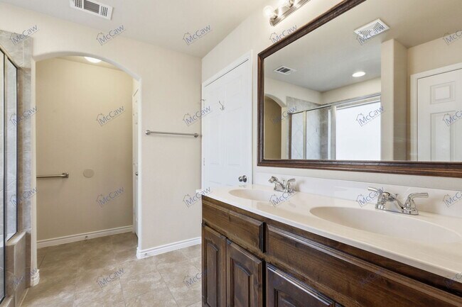 Building Photo - 140 Wilson Cliff Dr