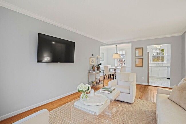 Building Photo - Cozy and Convenient in McLean Gardens: Cha...