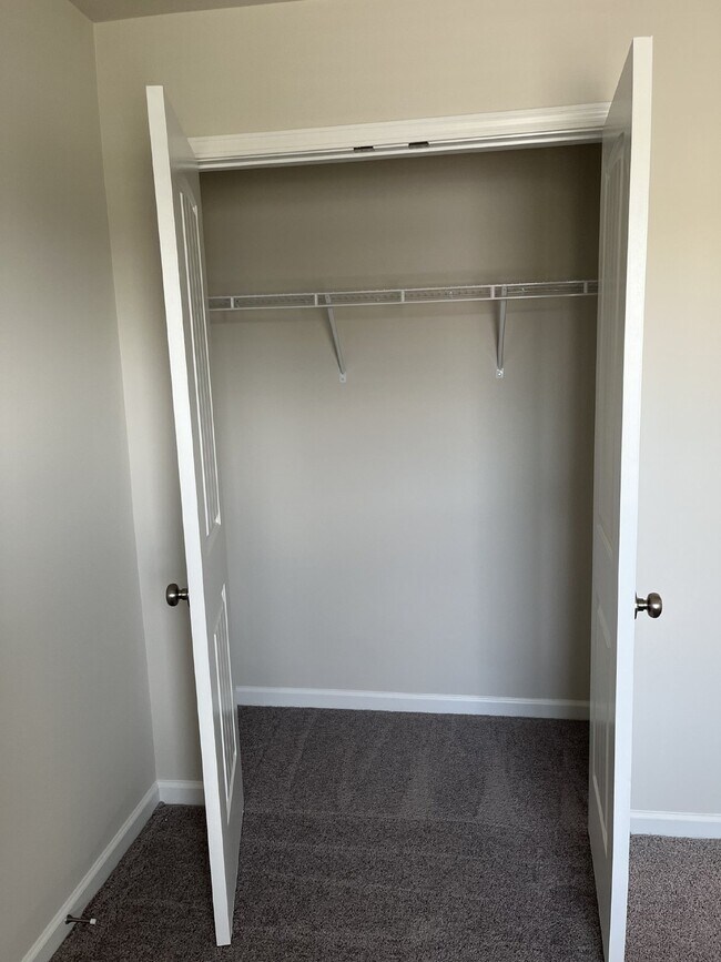 Building Photo - 301 Ellis Ln