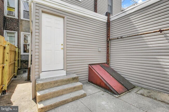 Building Photo - 2944 Cedar St